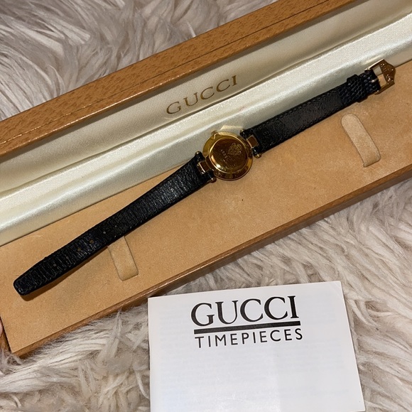 Vintage Ladies Gucci 4500 L Watch - Picture 5 of 9